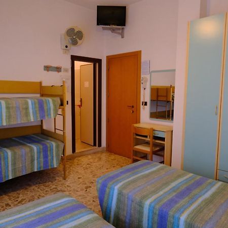 Hotel Chiara Rimini Kültér fotó