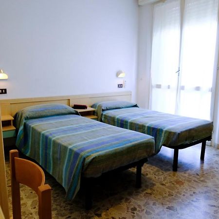 Hotel Chiara Rimini Kültér fotó
