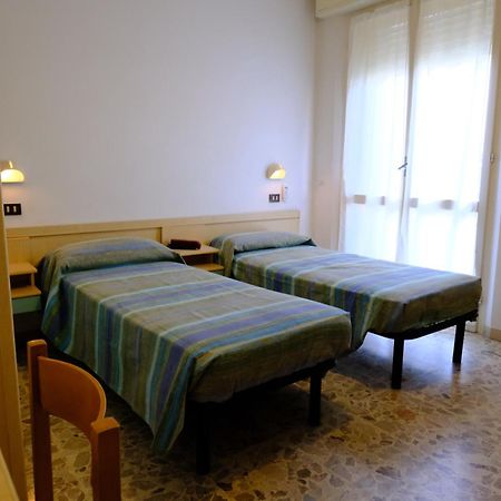 Hotel Chiara Rimini Kültér fotó