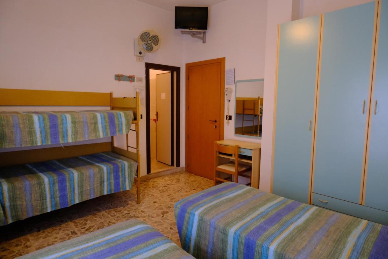 Hotel Chiara Rimini Kültér fotó