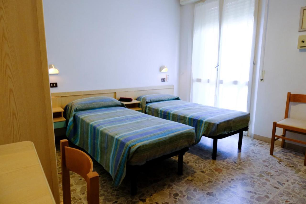 Hotel Chiara Rimini Kültér fotó