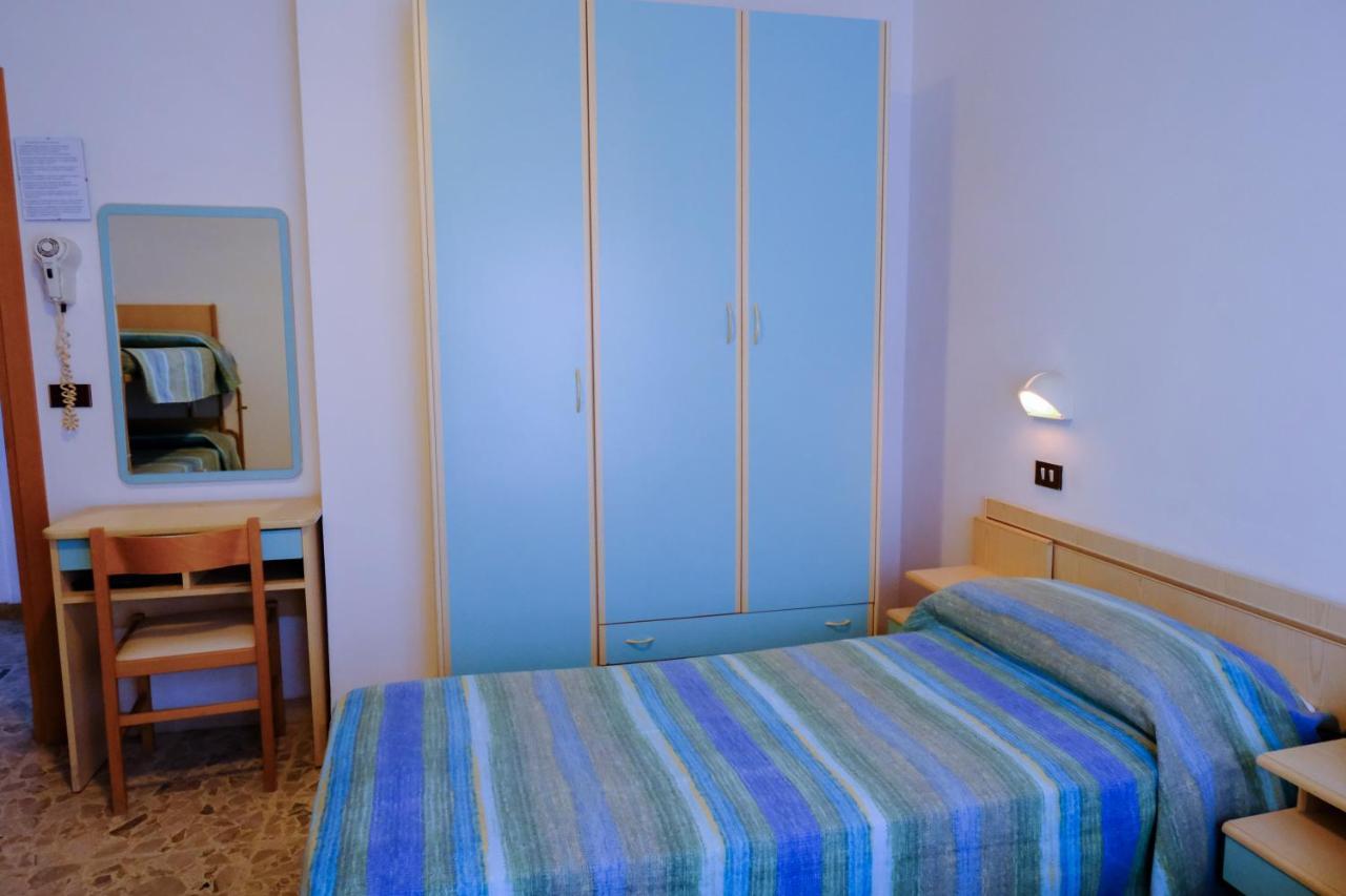 Hotel Chiara Rimini Kültér fotó