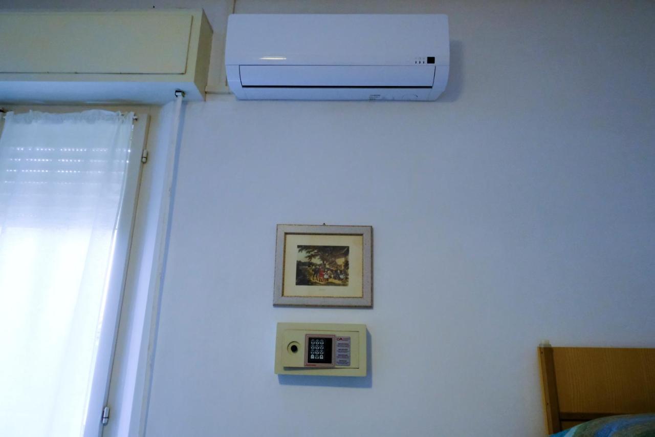 Hotel Chiara Rimini Kültér fotó