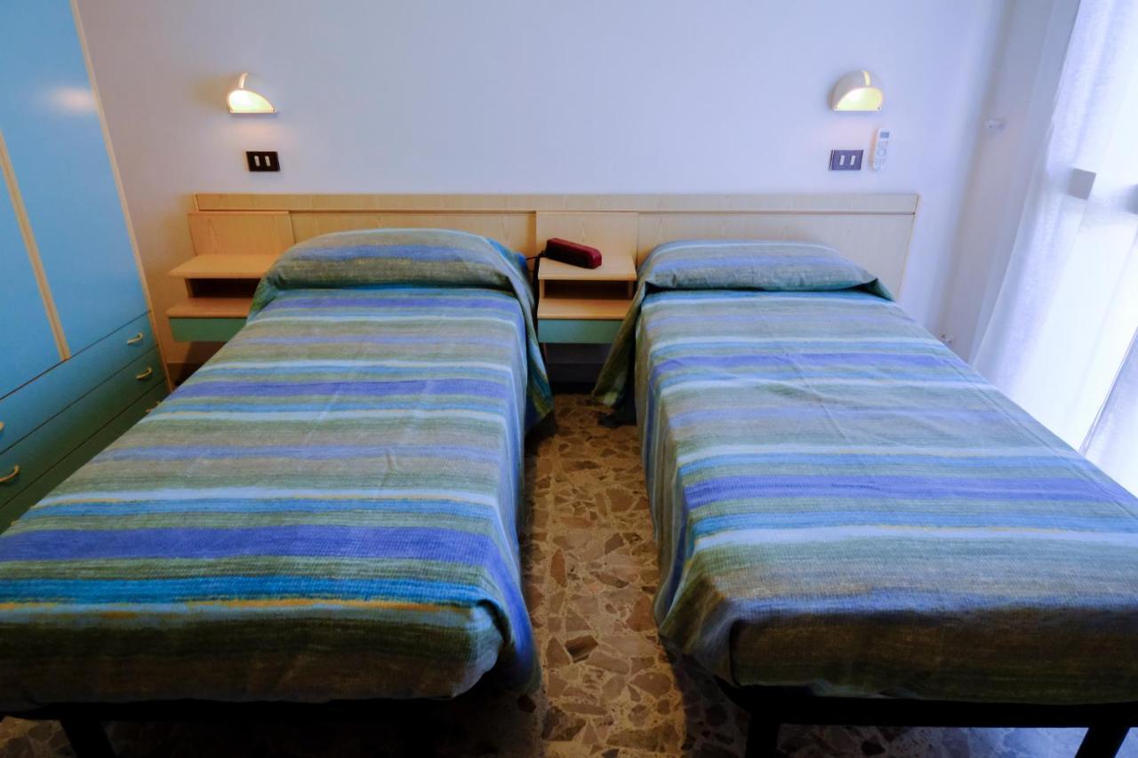 Hotel Chiara Rimini Kültér fotó
