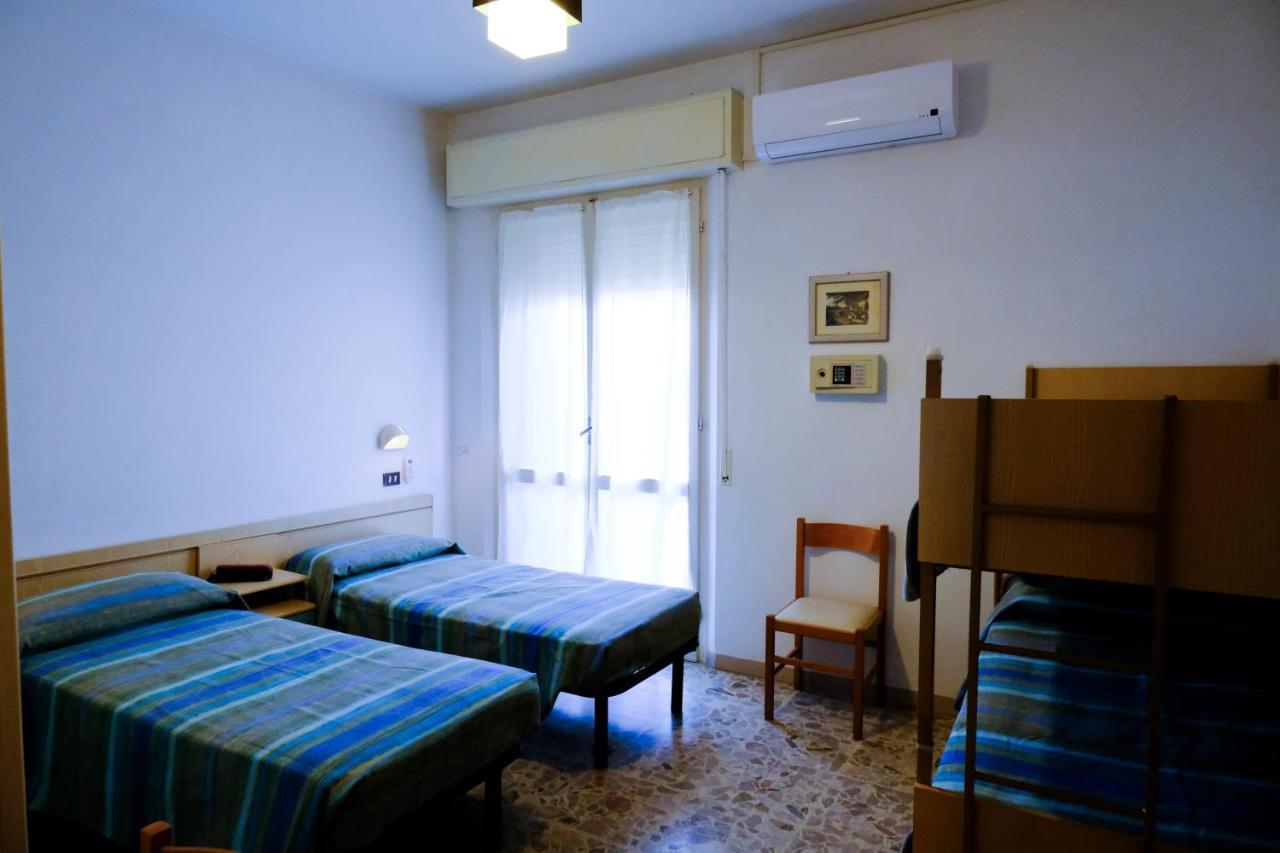 Hotel Chiara Rimini Kültér fotó